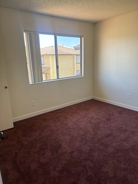 Bed 2 - 404 W Barton Ave