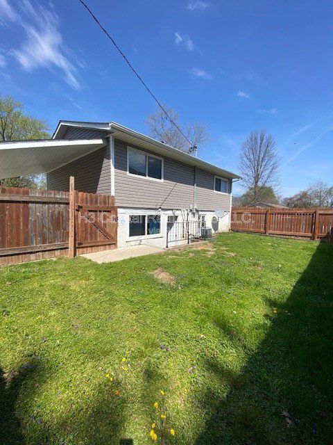 Building Photo - 217 Camelford Dr