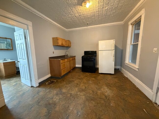 Building Photo - 121 Schiller Ave