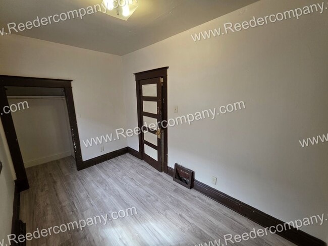 Building Photo - 3 bedroom house with brand new flooring