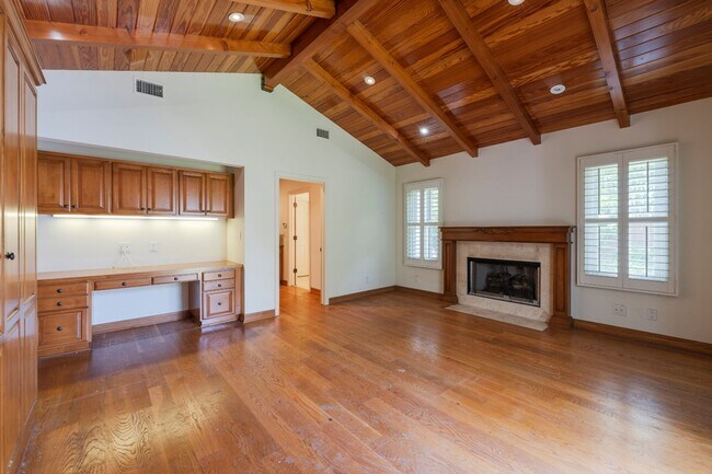 Building Photo - Valmonte 3 bed/3 bath Home plus guest house.