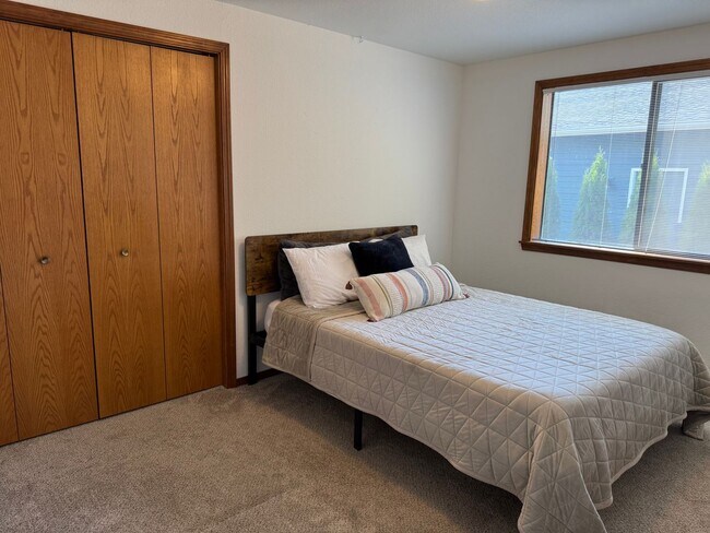 Building Photo - 3 Bed, 2.5 Bath Country Club