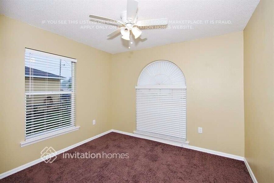 Building Photo - 711 Hawk Ln