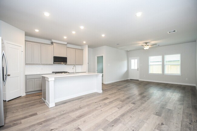 Building Photo - 4007 Crowning Ct