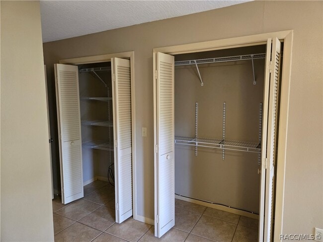 Building Photo - 87 Golfview Dr