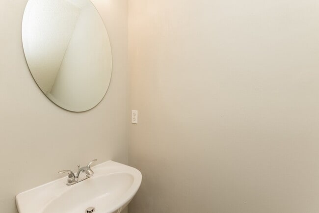 Building Photo - 1631 Heyford Cir