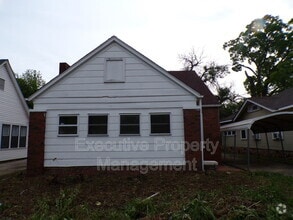 Building Photo - 921 7th Pl SW