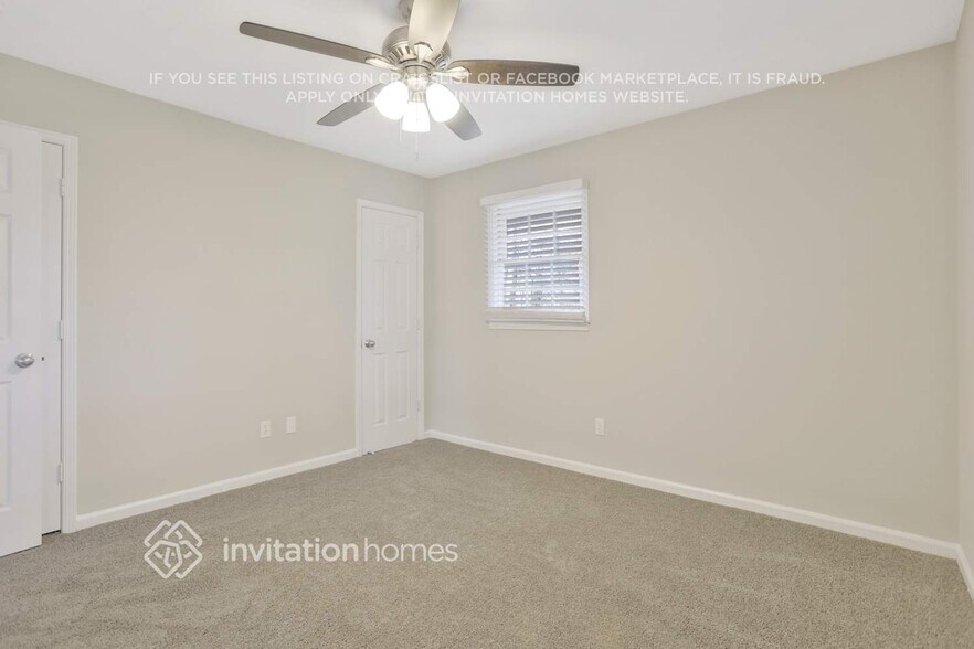 Building Photo - 3954 Lindley Dr