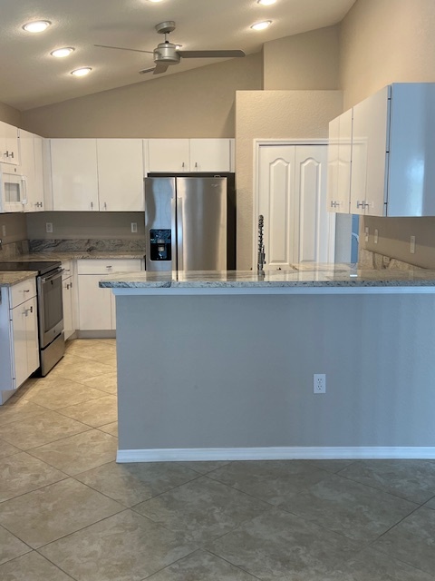 Kitchen - 207 Lewis Cir