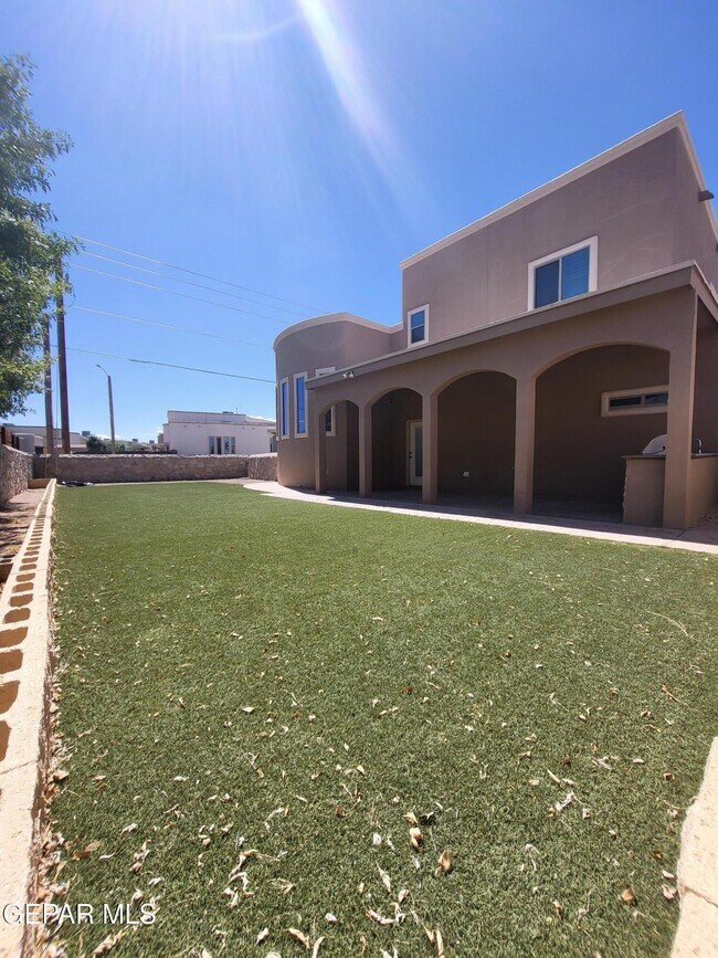 Building Photo - 3150 Spring Willow