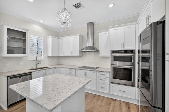 Building Photo - 508 N Birch Rd