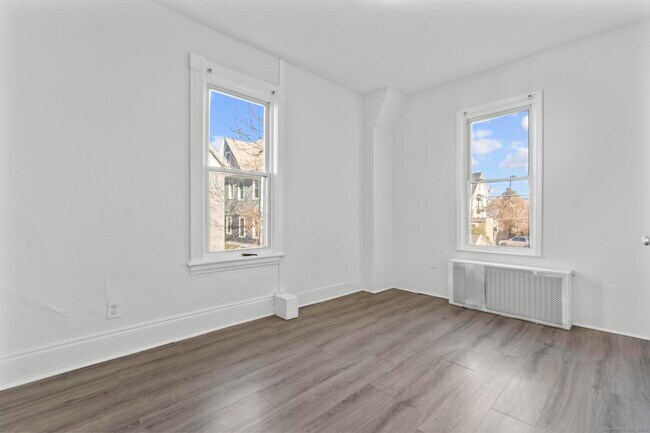 Building Photo - 394 Gregory St