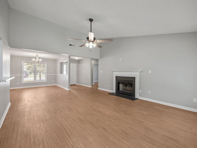 Building Photo - Welcome to Raintree!