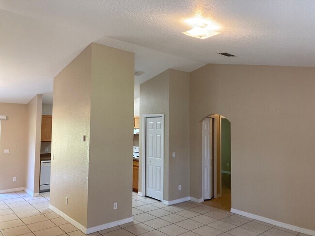 Building Photo - 3/2 Home Silver Springs Shores