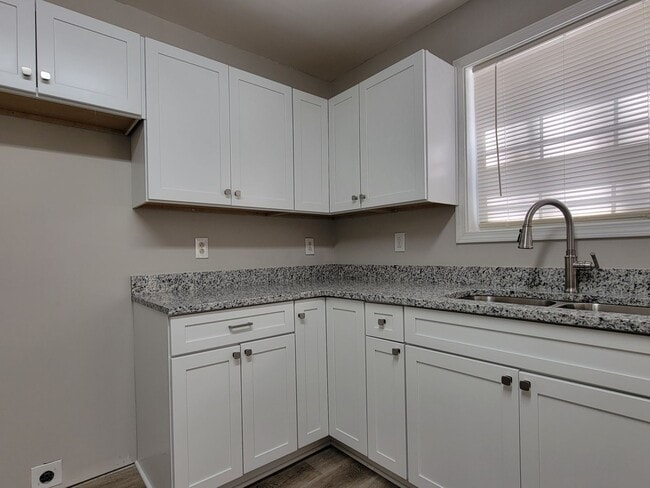 Building Photo - 7127 Lamar Ct