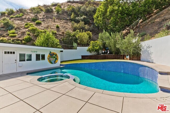 Building Photo - 3493 Mandeville Canyon Rd