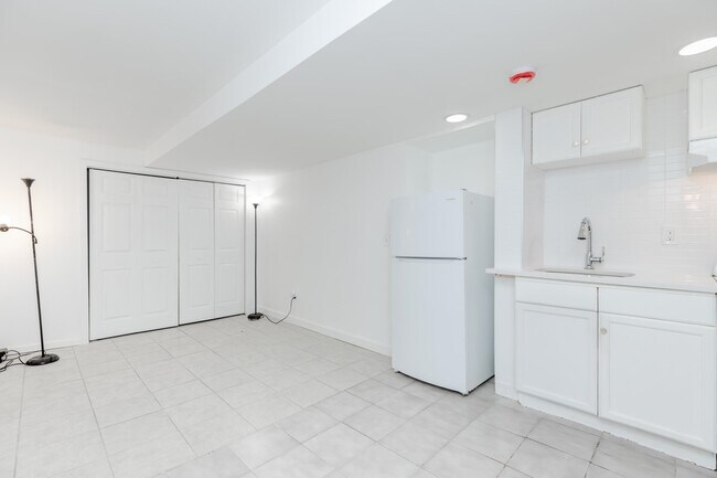 Building Photo - 121 67th St