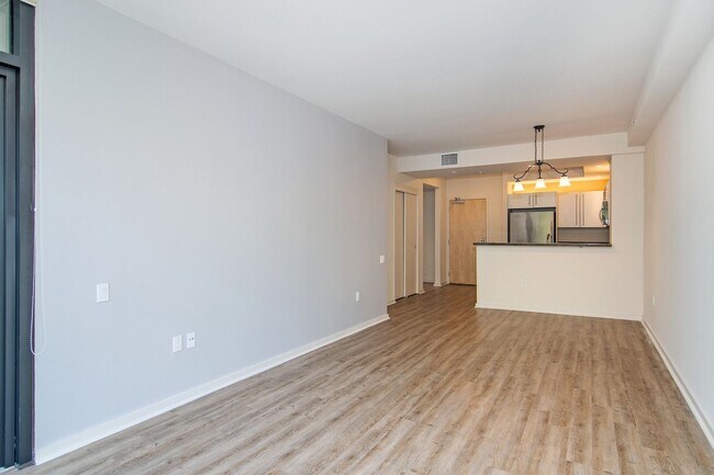 Building Photo - Modern Downtown 1 Bedroom with balcony at ...