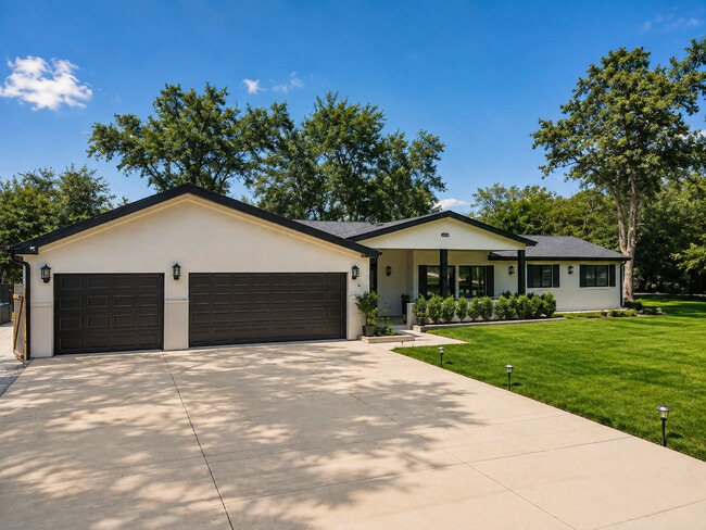 Building Photo - 3825 Maple Ave