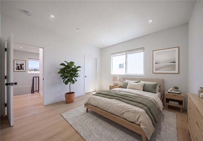 Building Photo - 2847 S Victoria Ave