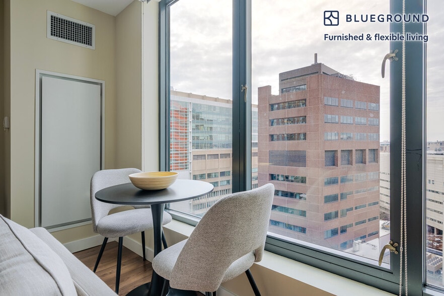 Building Photo - 45 Stuart St