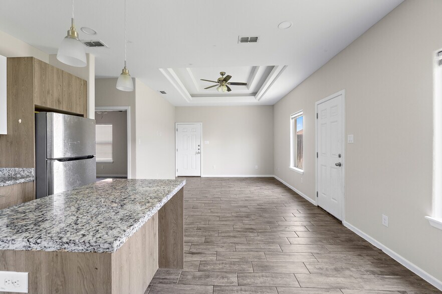 Building Photo - 912 N Kentucky St