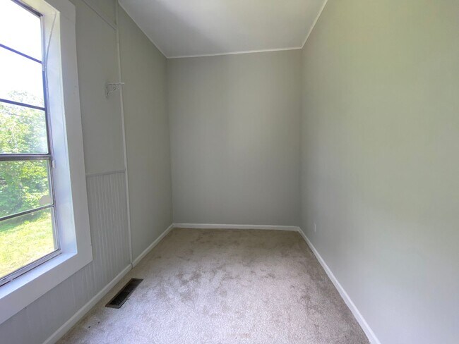 Building Photo - 1 Bedroom, 1 Bathroom- House in South Rome