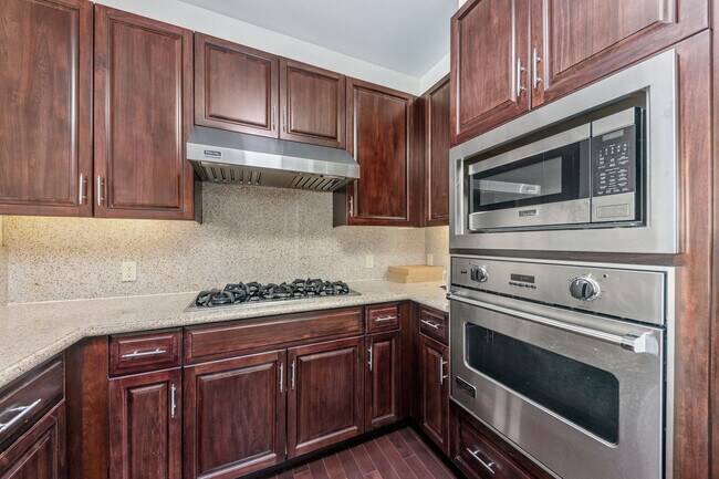 Building Photo - 690 Market St