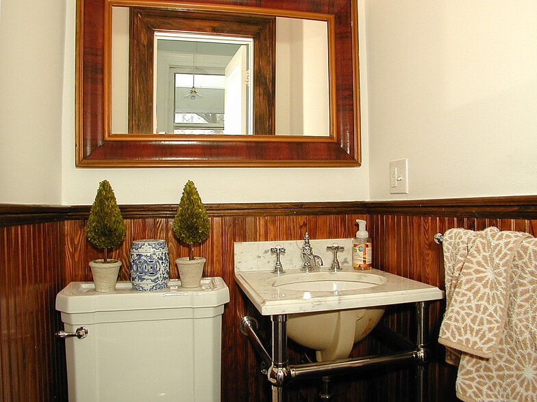 1st floor powder room - 195 Bishop St.