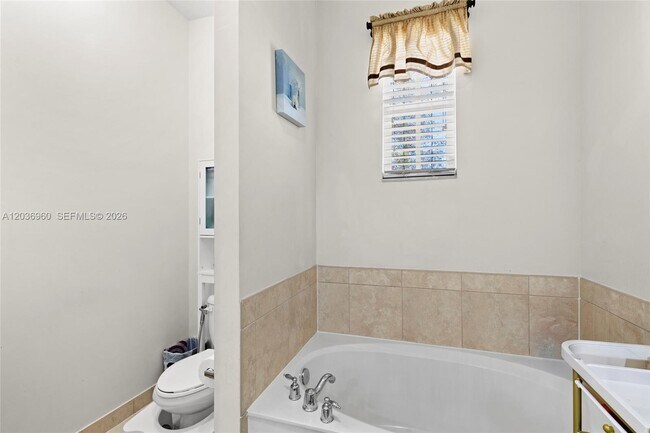 Building Photo - 6959 Julia Gardens Dr