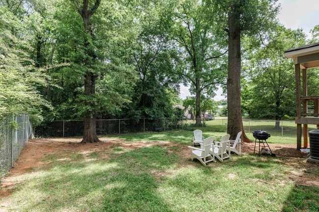 Building Photo - PRE LEASING!! AVAILABLE AUGUST 15TH 2025!!...