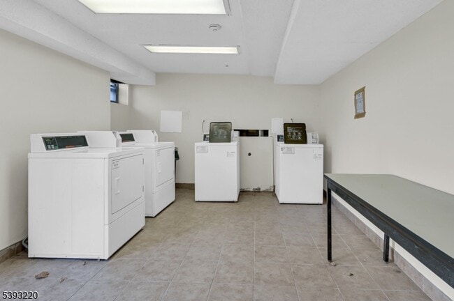 Building Photo - 640 Franklin Ave