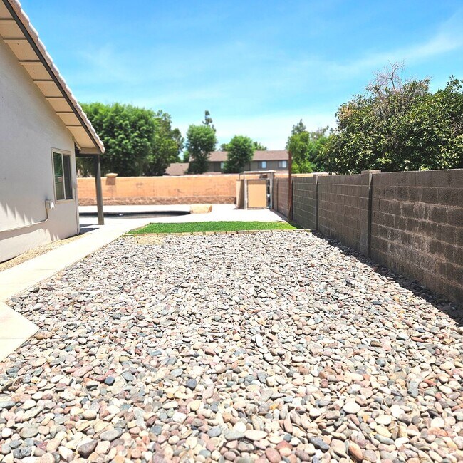 Building Photo - Pool home available now!