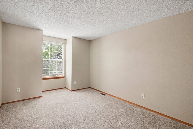 Building Photo - Beautiful Littleton Townhome | 2 Bed + 3 Bath | Nearly 2,000 Sq Ft | Prime Location
