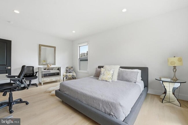 Building Photo - 2504 12th St N