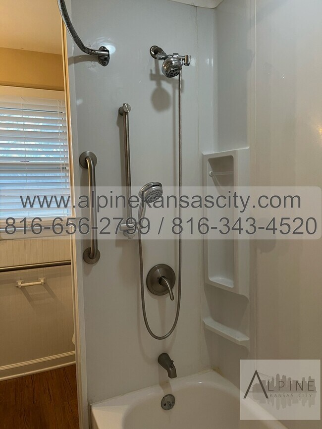 Building Photo - Spacious One Level Home on HUGE LOT!