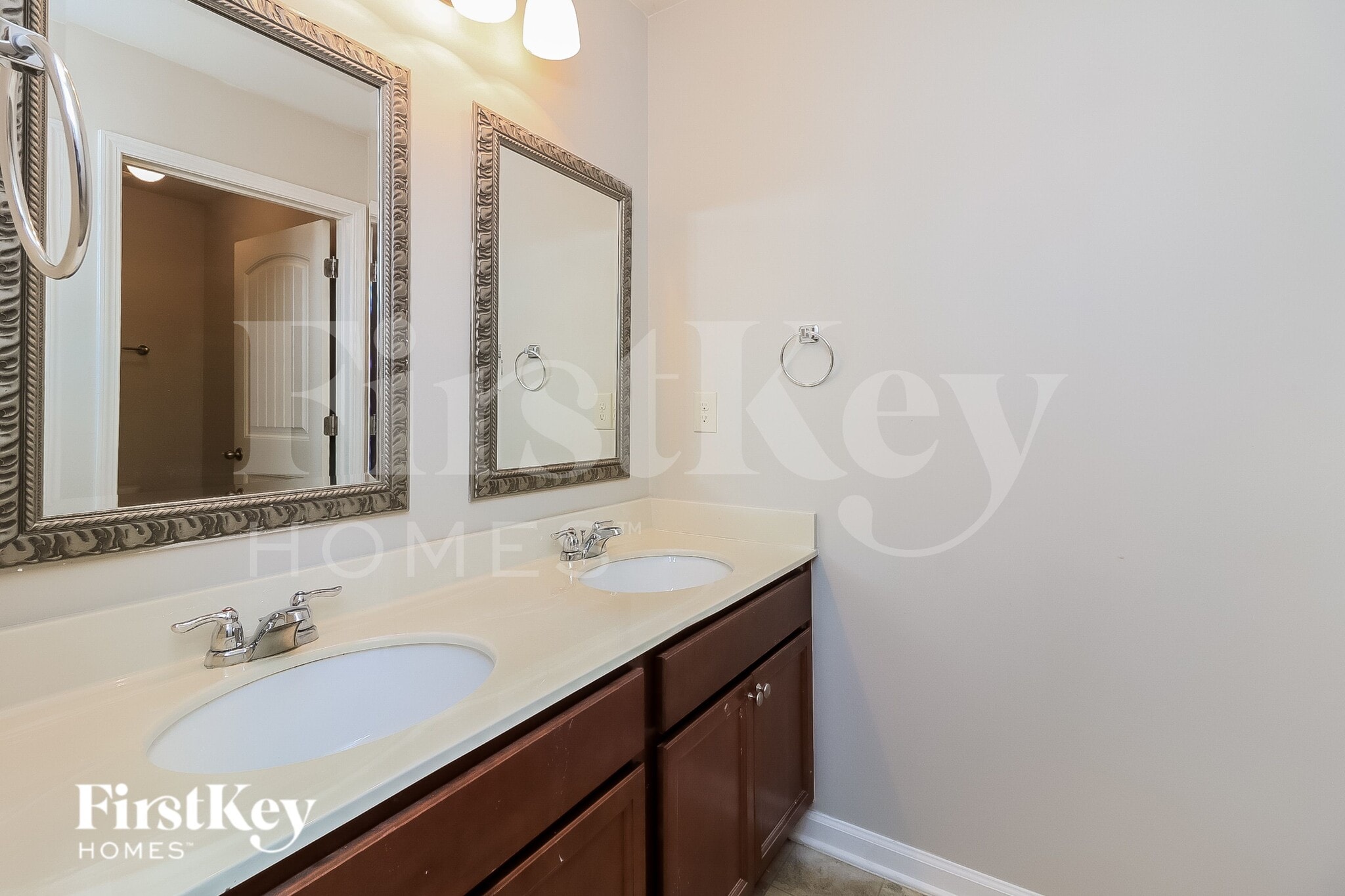 Building Photo - 404 Silverwood Dr