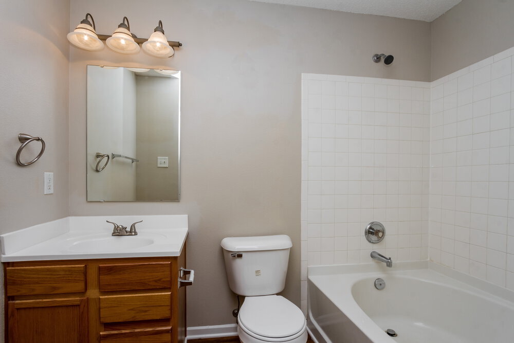 Building Photo - 2041 Dutch Elm Dr