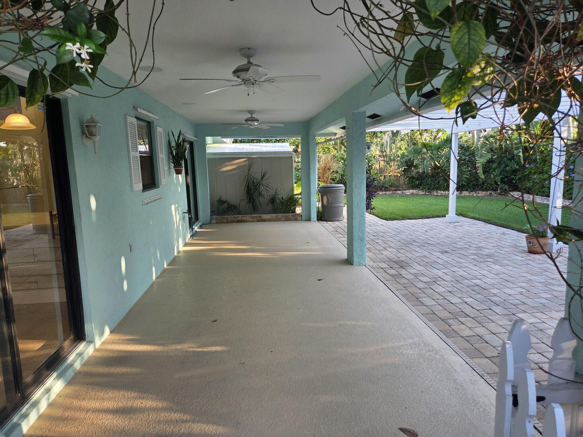 Building Photo - 142 Queens Ln