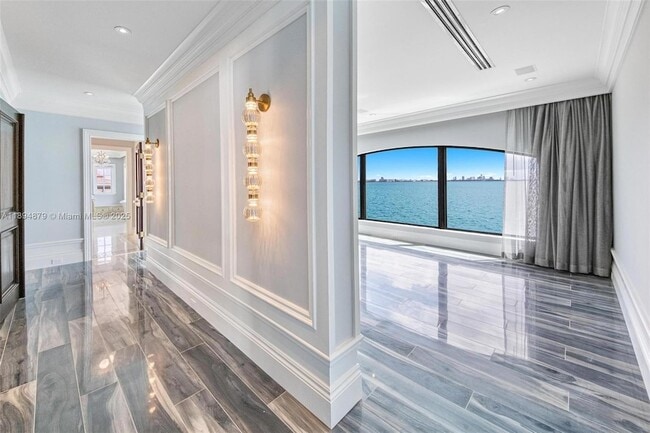 Building Photo - 1331 Bay Terrace