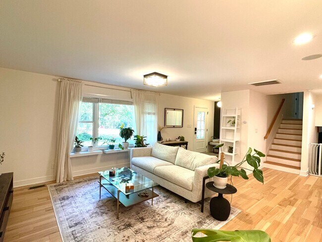 Building Photo - Newly Remodeled 3BD, 2.5BA Raleigh Home wi...