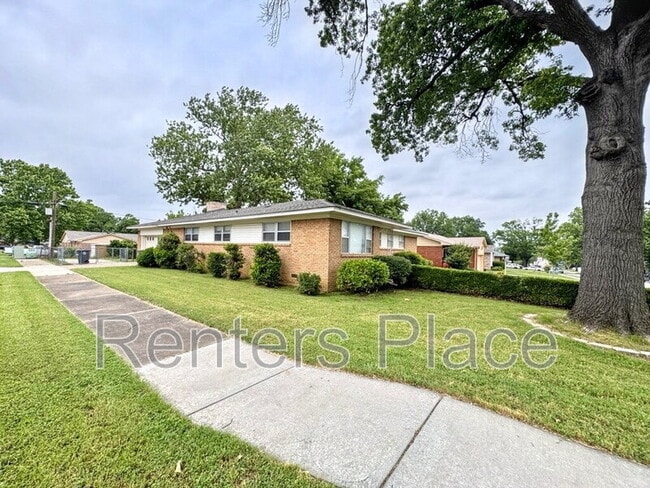 Building Photo - 1738 S 74th Ave E