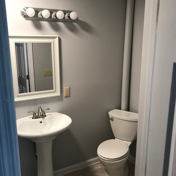 Building Photo - 1433 M.L.K. Jr Dr