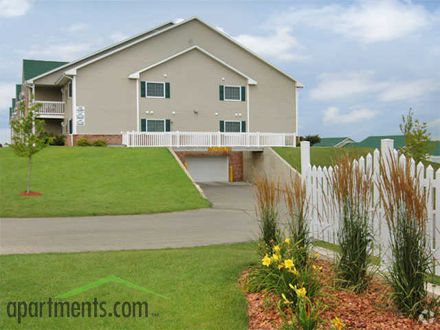 Parking Area - Hawks Ridge Apartments