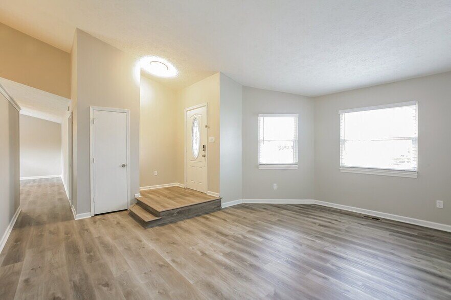 Building Photo - 7809 Hampton Pl