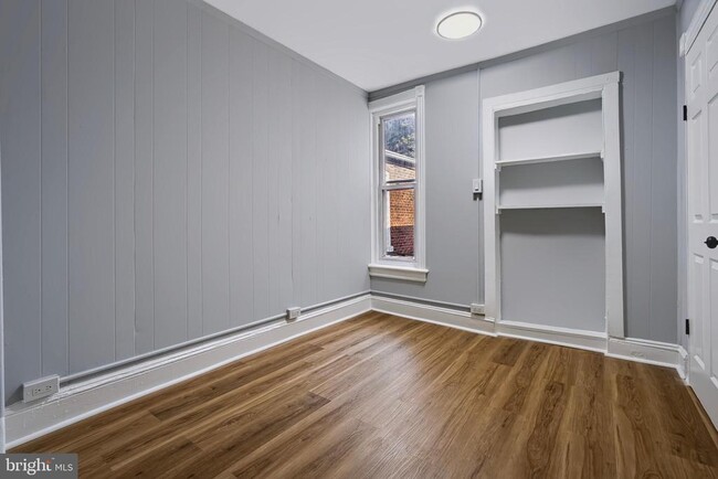 Building Photo - 309 Academy St