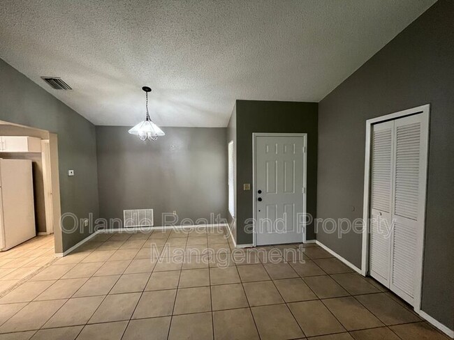 Building Photo - 1102 Dees Dr