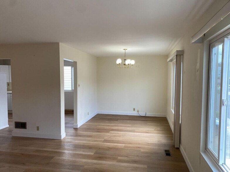 Building Photo - 81 Camelot Ct