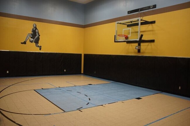 Indoor Basketball - 4854 Eisenhower Ave