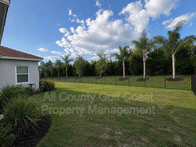 Building Photo - 10194 Canaveral Cir